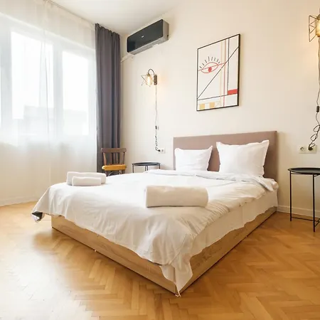 Bright 1-bedroom In The Heart Of The Lejlighed