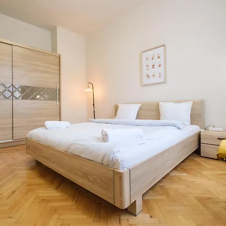 Lejlighed Bright 1-bedroom In The Heart Of The