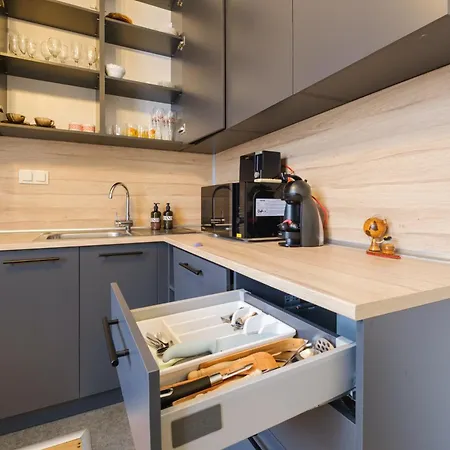 Lejlighed Bright 1-bedroom In The Heart Of The