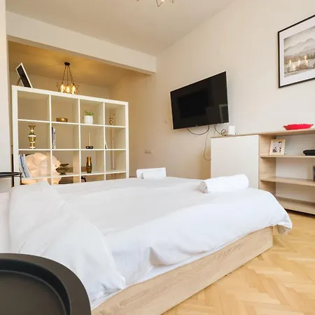 Bright 1-bedroom In The Heart Of The 公寓 普罗夫迪夫