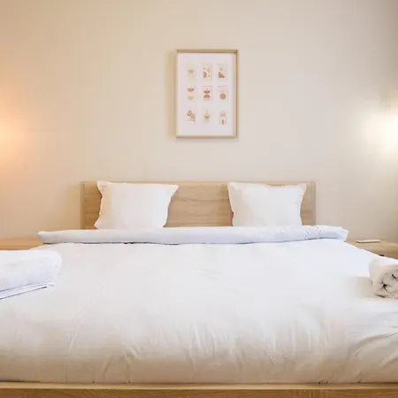 Bright 1-bedroom In The Heart Of The *