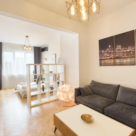 Bright 1-bedroom In The Heart Of The דירה פלובדיב