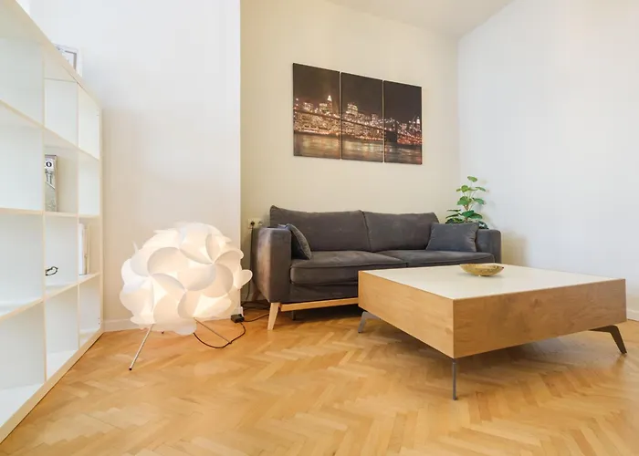 Bright 1-bedroom In The Heart Of The 公寓 普罗夫迪夫