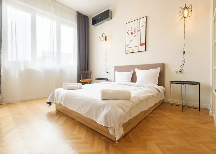 Bright 1-bedroom In The Heart Of The 公寓