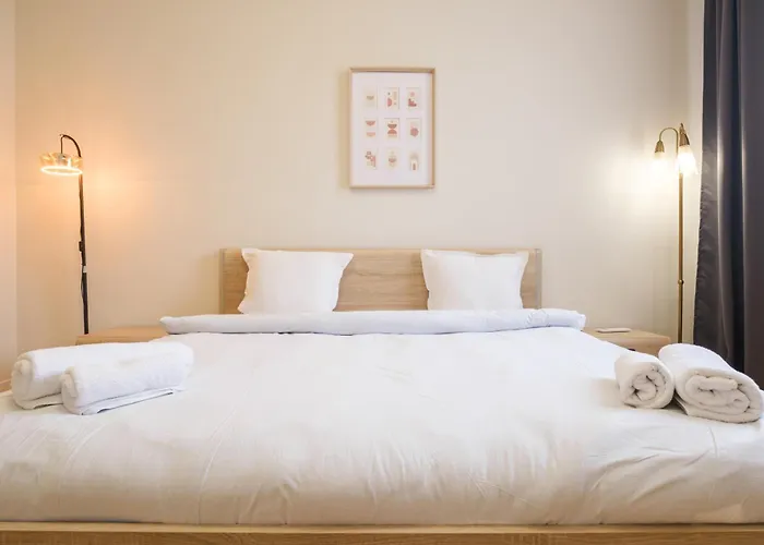 Bright 1-bedroom In The Heart Of The *