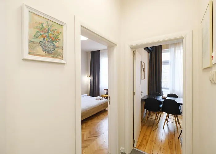 Bright 1-bedroom In The Heart Of The
