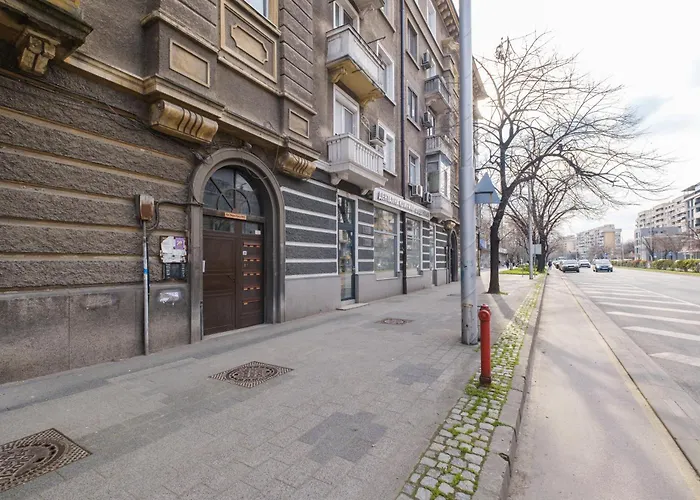 Bright 1-bedroom In The Heart Of The 公寓